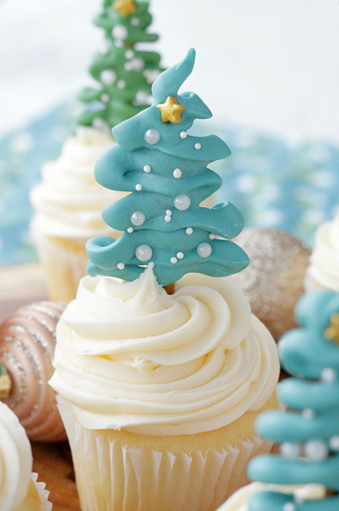 Christmas Tree Cupcake Toppers - Foodtastic Mom