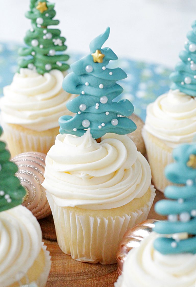Christmas Tree Cupcake Toppers - Foodtastic Mom