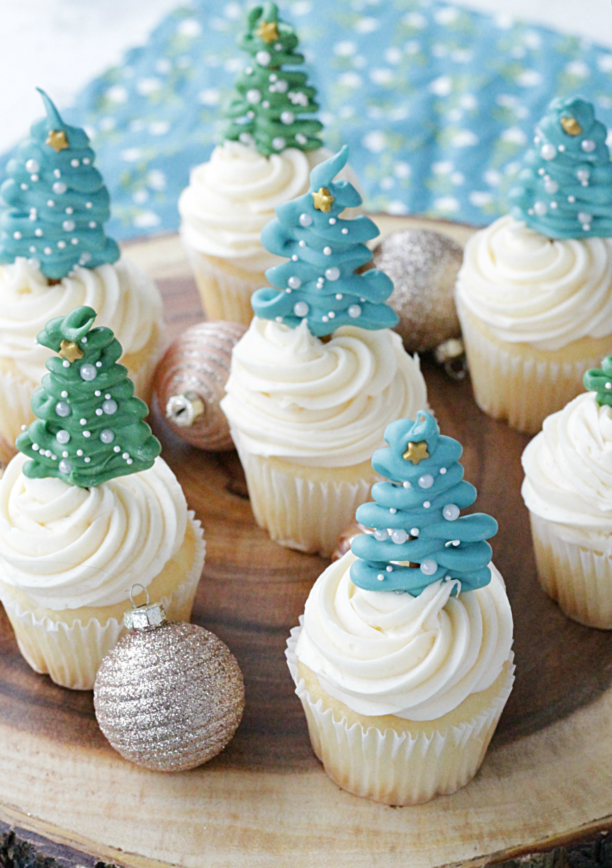 Christmas Tree Cupcake Toppers - Foodtastic Mom
