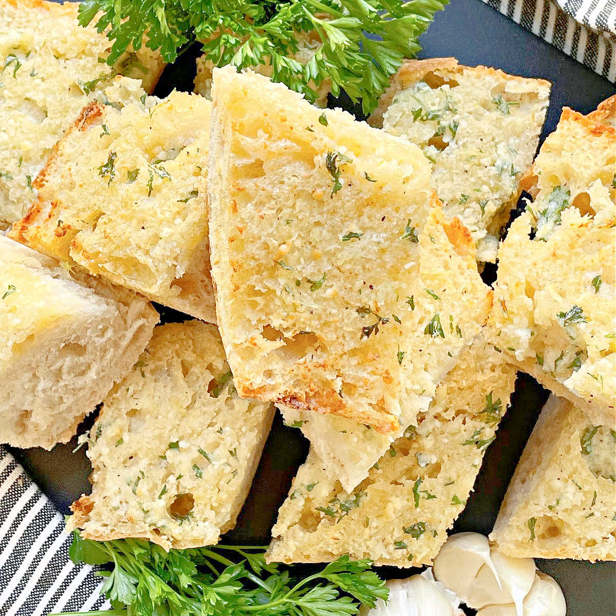 air-fryer-garlic-bread-foodtastic-mom